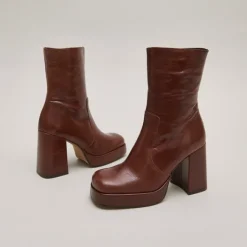 Bottines à talons et bouts carrés