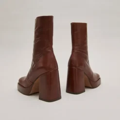 Bottines à talons et bouts carrés