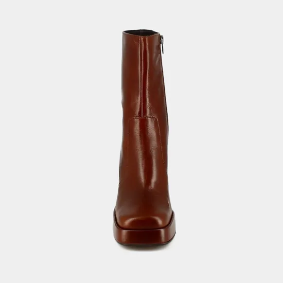 Bottines à talons et bouts carrés