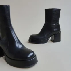 Bottines à talons et bouts carrés