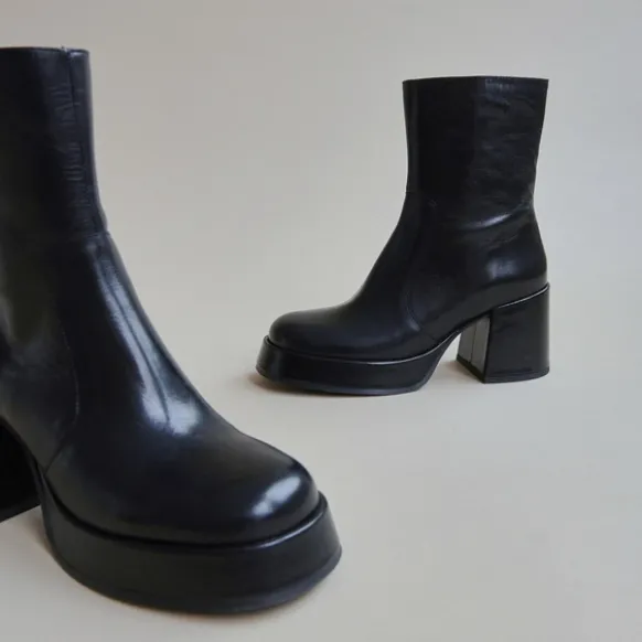 Bottines à talons et bouts carrés