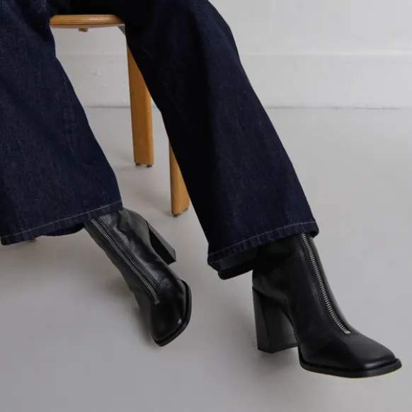 Bottines à talons et fermetures éclairs ...