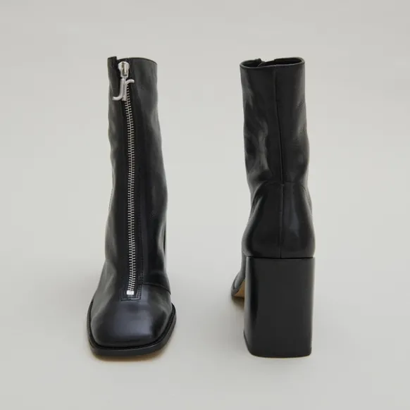 Bottines à talons et fermetures éclairs ...