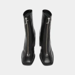 Bottines à talons et fermetures éclairs ...