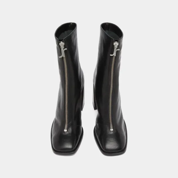Bottines à talons et fermetures éclairs ...