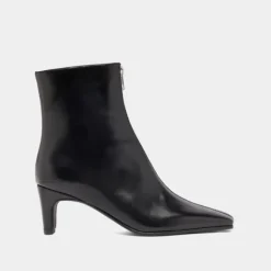 Bottines à talons et fermetures éclairs ...