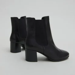 Bottines à talons et élastiques
