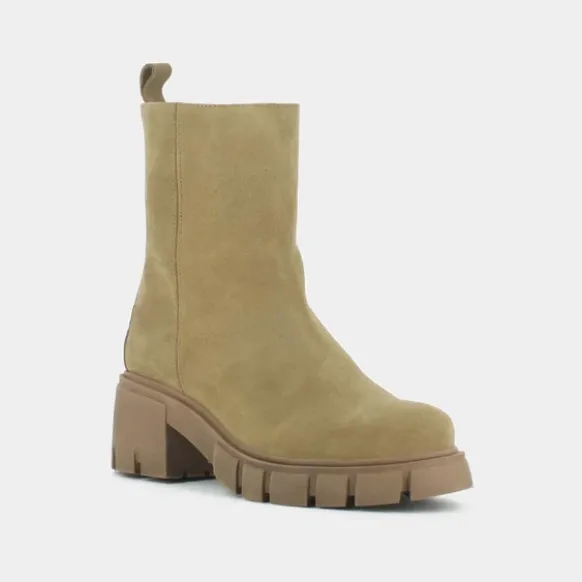 Bottines à talons et semelles crantées