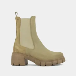 Bottines à talons et semelles crantées