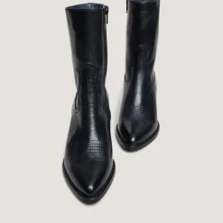 Bottines à talons et surpiqures apparentes