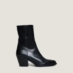 Bottines à talons et surpiqures apparentes