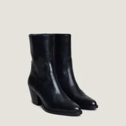 Bottines à talons et surpiqures apparentes