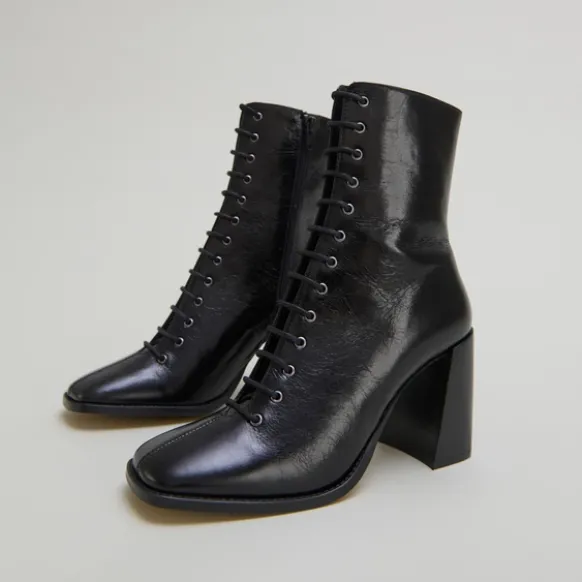Bottines à talons lacées