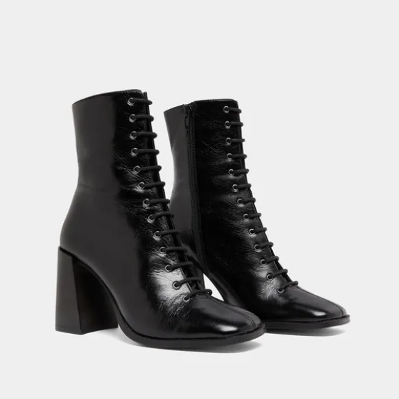 Bottines à talons lacées