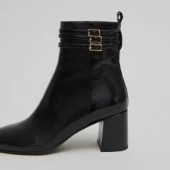 Bottines détaillées de boucles