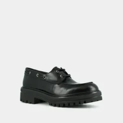 Derbies à lacets