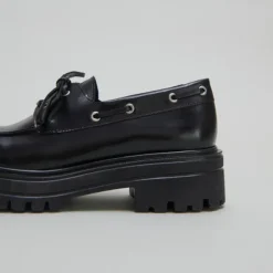 Derbies à lacets