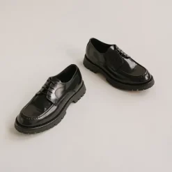 Derbies à lacets et semelles crantées