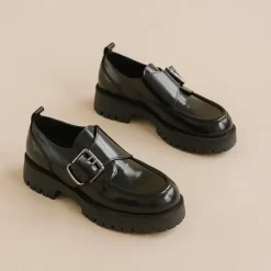 Derbies à talons plats, boucles et coutu...