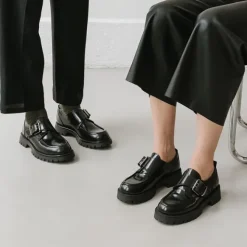 Derbies à talons plats, boucles et coutu...