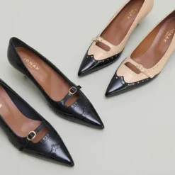 Escarpins à brides et détails perforés.....