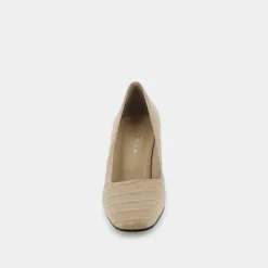 Escarpins à talons inclinés
