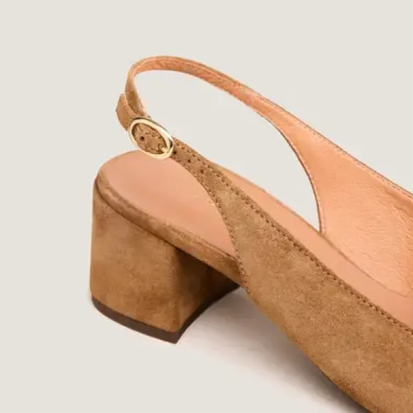 Escarpins slingbacks à monogrammes