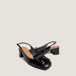 Escarpins slingbacks à monogrammes