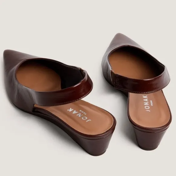 Escarpins slingbacks et petits talons compensés