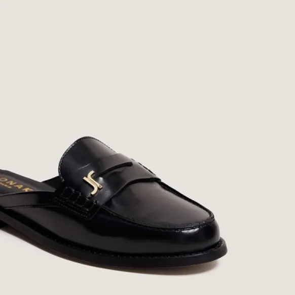 Mocassins à bouts arrières ouverts et monogrammes
