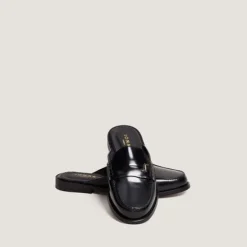 Mocassins à bouts arrières ouverts et monogrammes