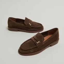 Mocassins à bouts ronds et monogrammes
