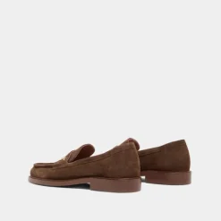 Mocassins à bouts ronds et monogrammes