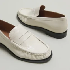 Mocassins à bouts ronds et froncés