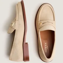 Mocassins à bouts ronds et monogrammes