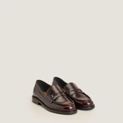 Mocassins à bouts ronds et monogrammes