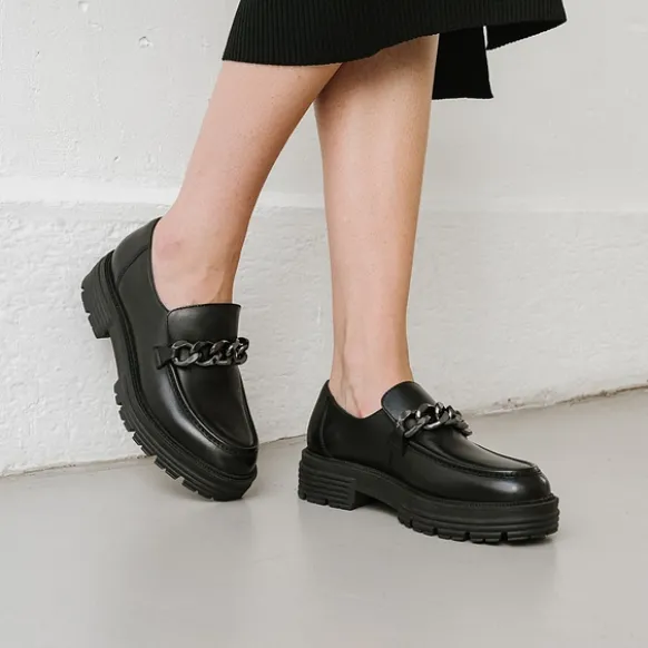 Mocassins à chaines et semelles crantées...
