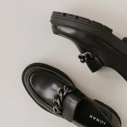 Mocassins à chaines et semelles crantées...