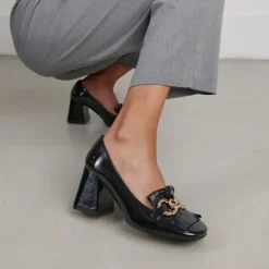 Mocassins à talons et boucles dorées