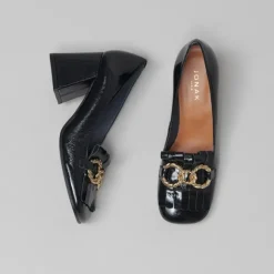 Mocassins à talons et boucles dorées