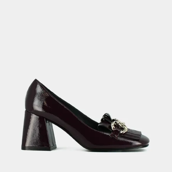 Mocassins à talons et boucles argentées...