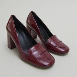 Mocassins à talons et bouts carrés