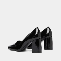 Mocassins à talons et bouts carrés
