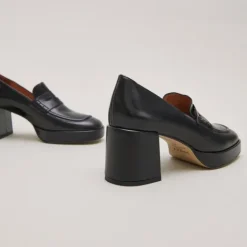 Mocassins à talons et bouts arrondis