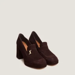 Mocassins à talons et monogrammes