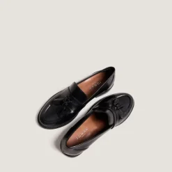 Mocassins à talons plats et pompons