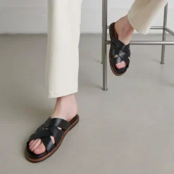 Mules à brides larges