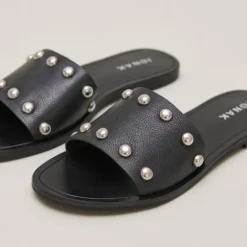 Mules à détails argentés