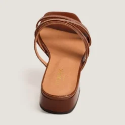 Mules à petits talons et brides fines
