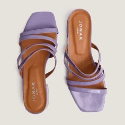 Mules à petits talons et brides fines